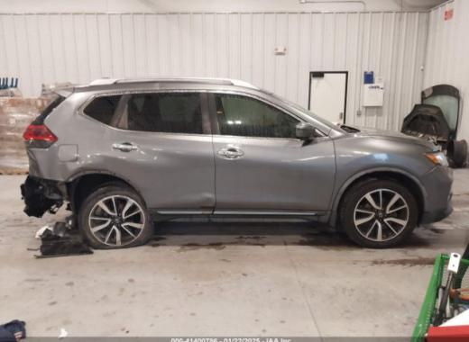 Nissan  - Rogue - 2018 - Silver - 41400786