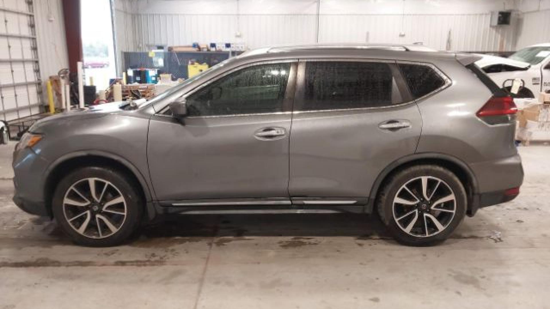Nissan  - Rogue - 2018 - Silver - 41400786