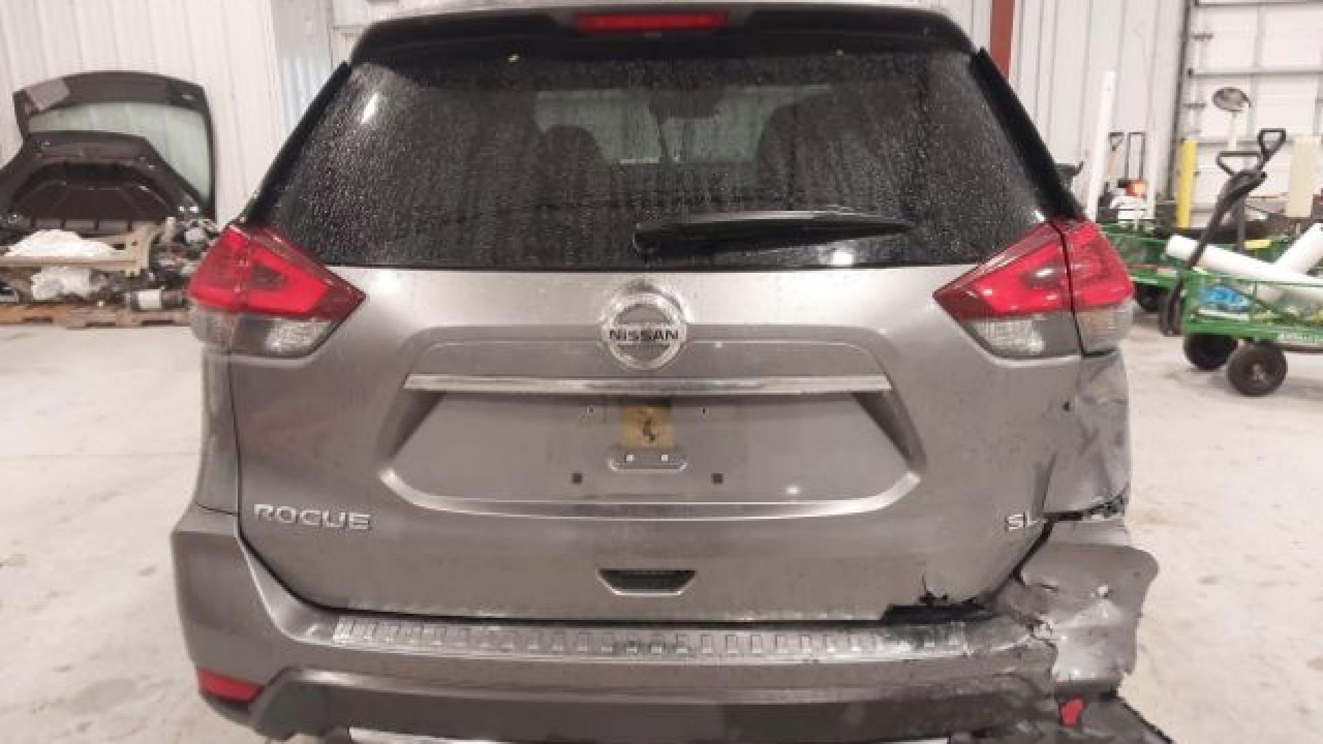 Nissan  - Rogue - 2018 - Silver - 41400786