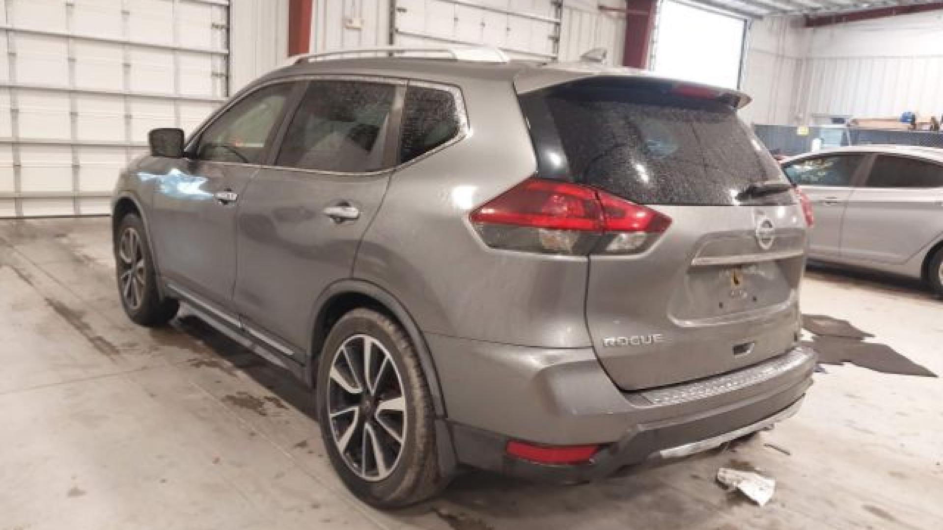 Nissan  - Rogue - 2018 - Silver - 41400786