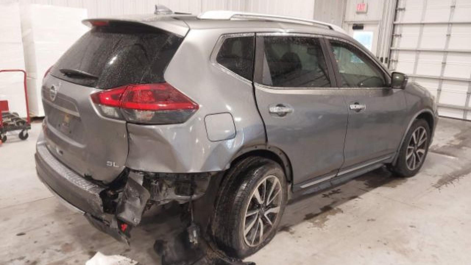 Nissan  - Rogue - 2018 - Silver - 41400786