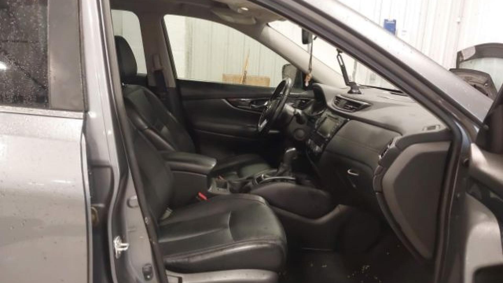 Nissan  - Rogue - 2018 - Silver - 41400786