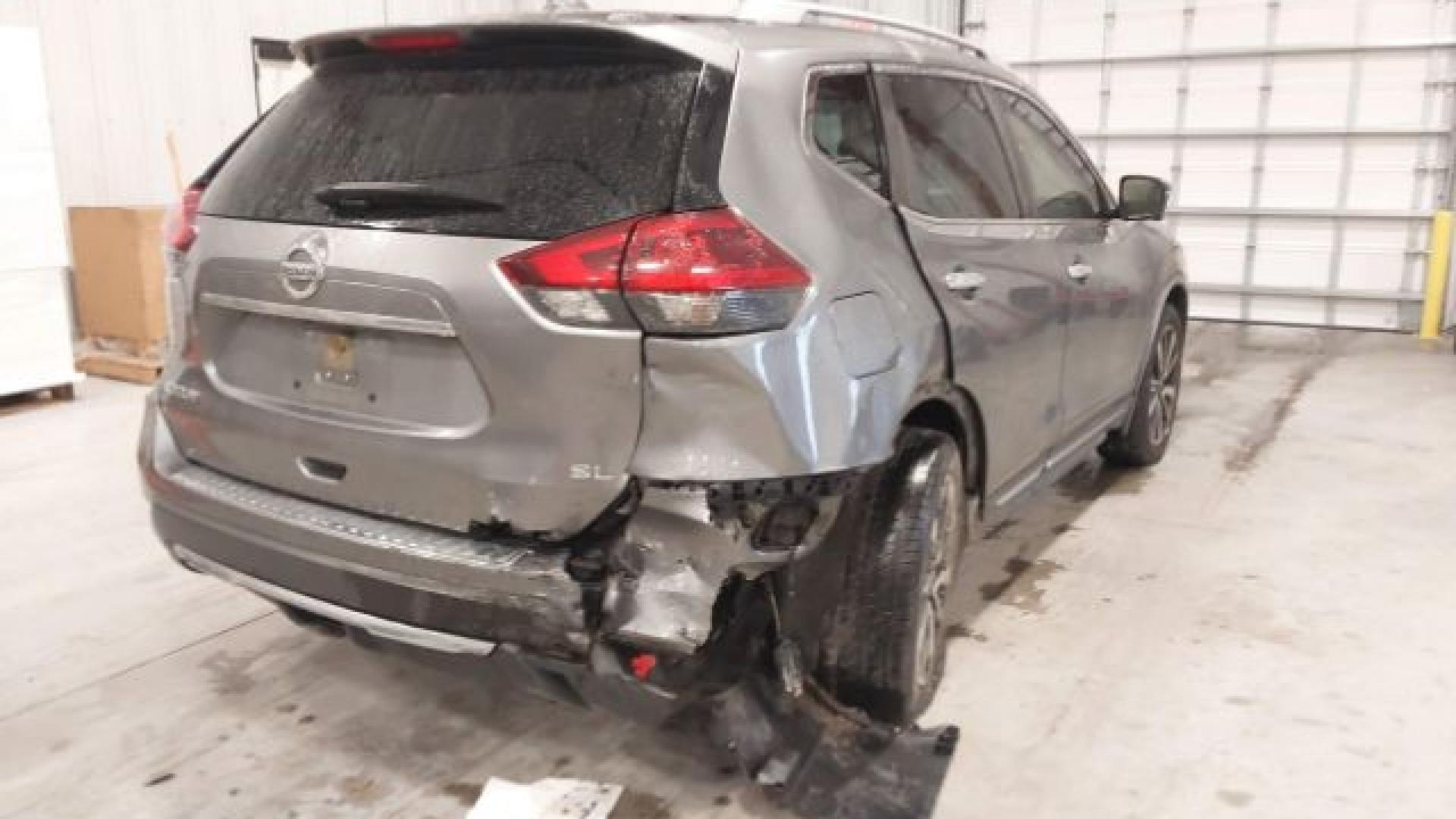 Nissan  - Rogue - 2018 - Silver - 41400786