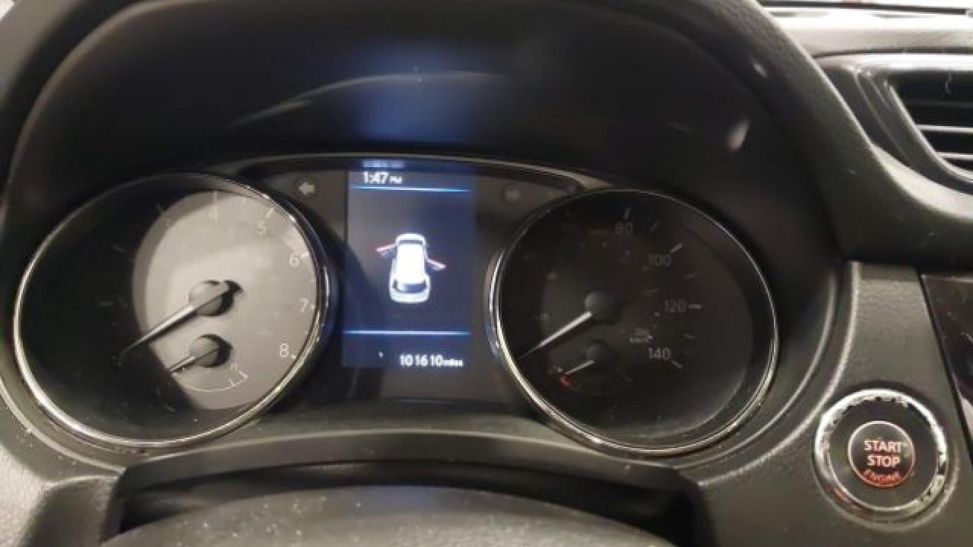 Nissan  - Rogue - 2018 - Silver - 41400786