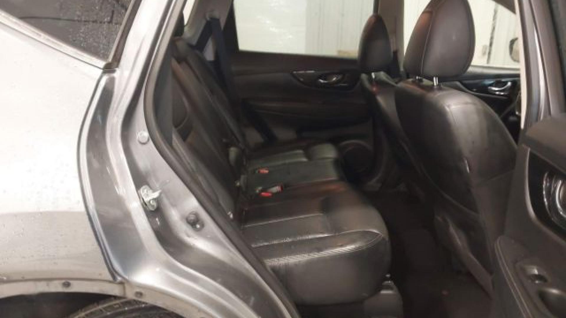 Nissan  - Rogue - 2018 - Silver - 41400786