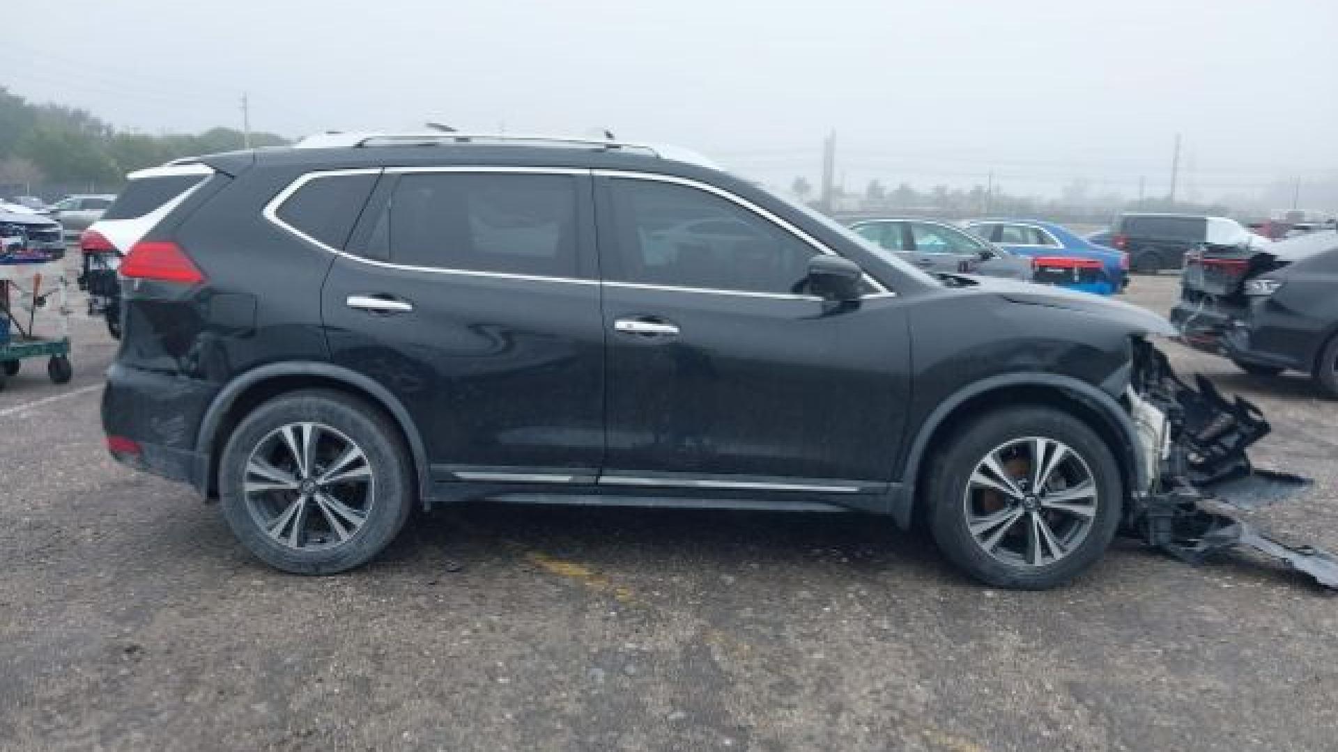 Nissan  - Rogue - 2017 - Black - 41406240
