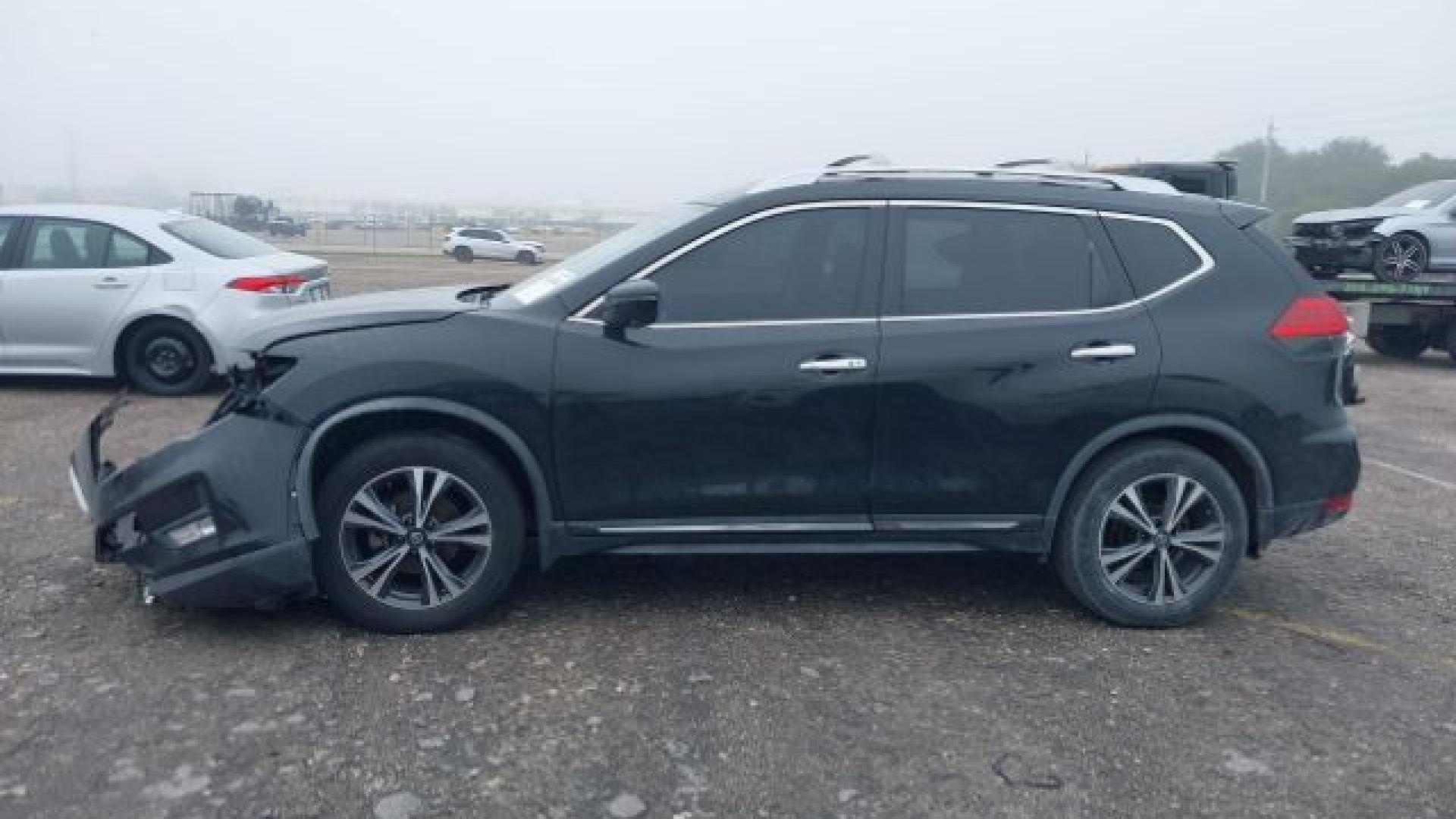 Nissan  - Rogue - 2017 - Black - 41406240