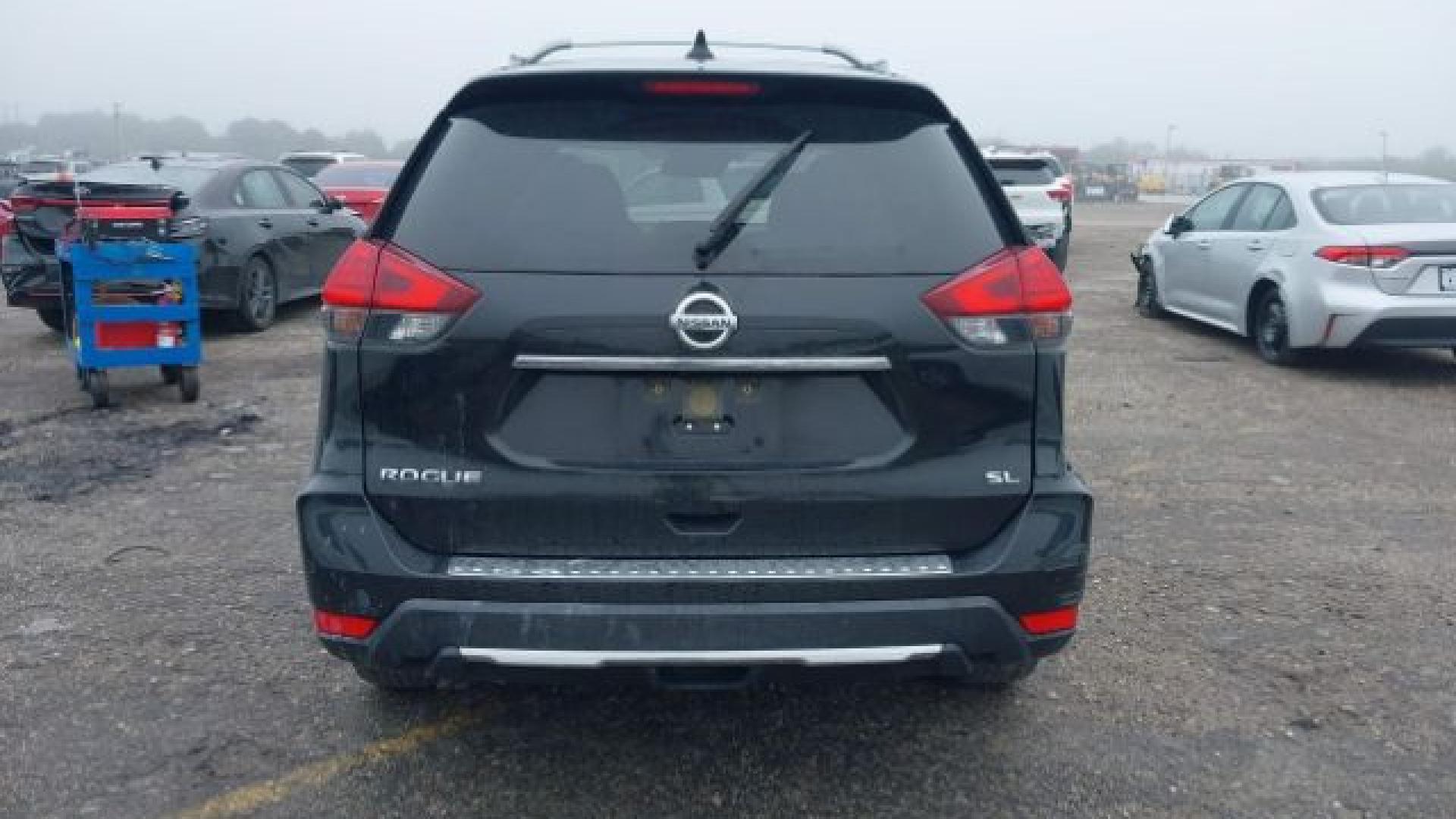 Nissan  - Rogue - 2017 - Black - 41406240