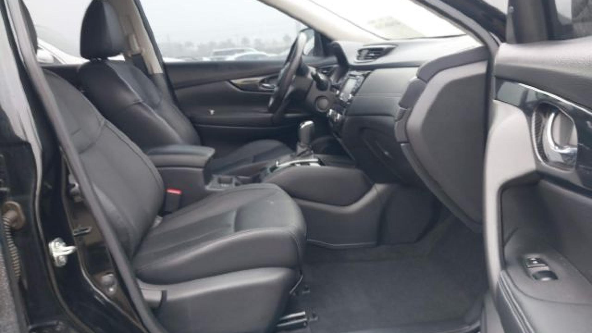 Nissan  - Rogue - 2017 - Black - 41406240