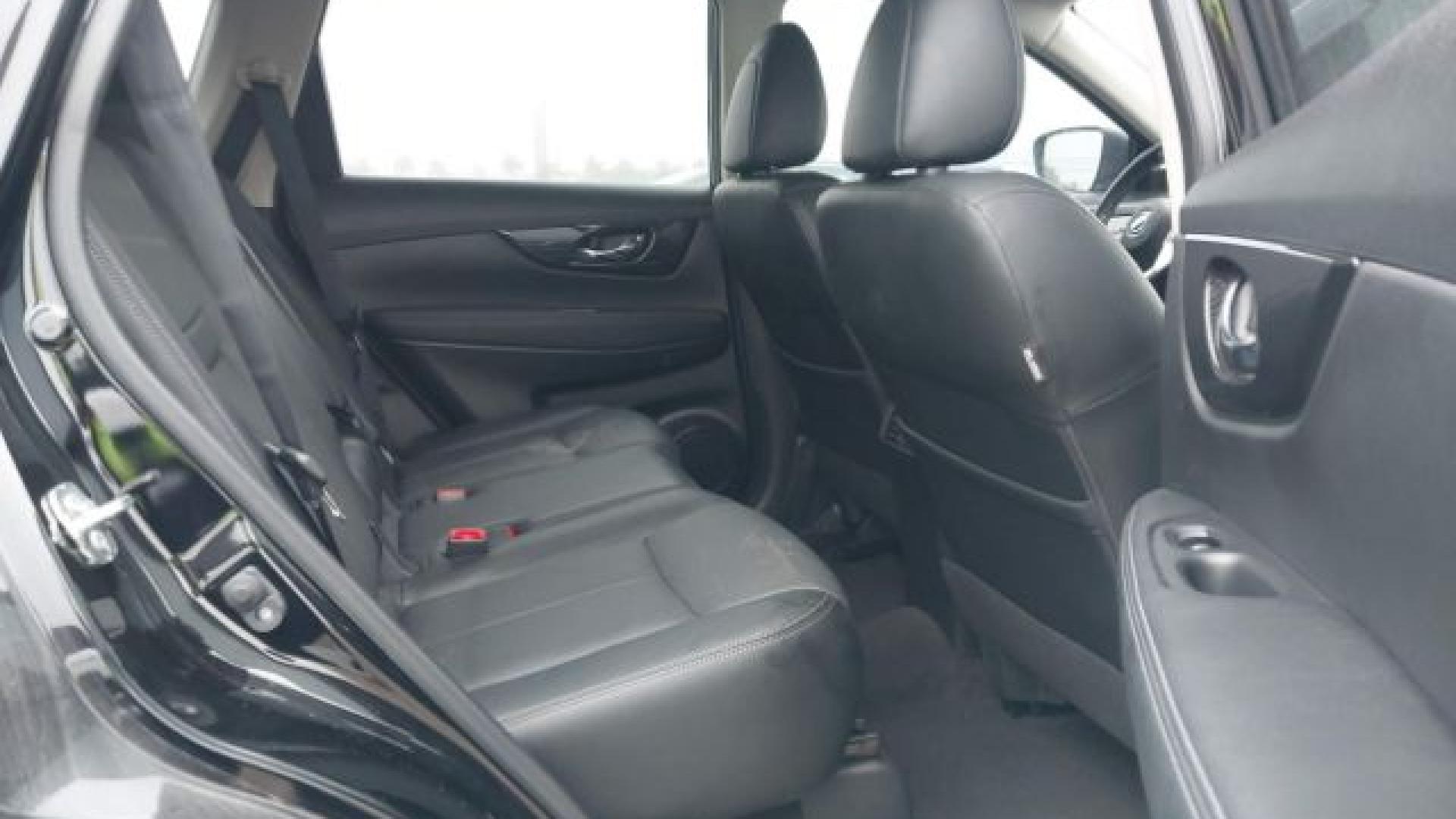 Nissan  - Rogue - 2017 - Black - 41406240