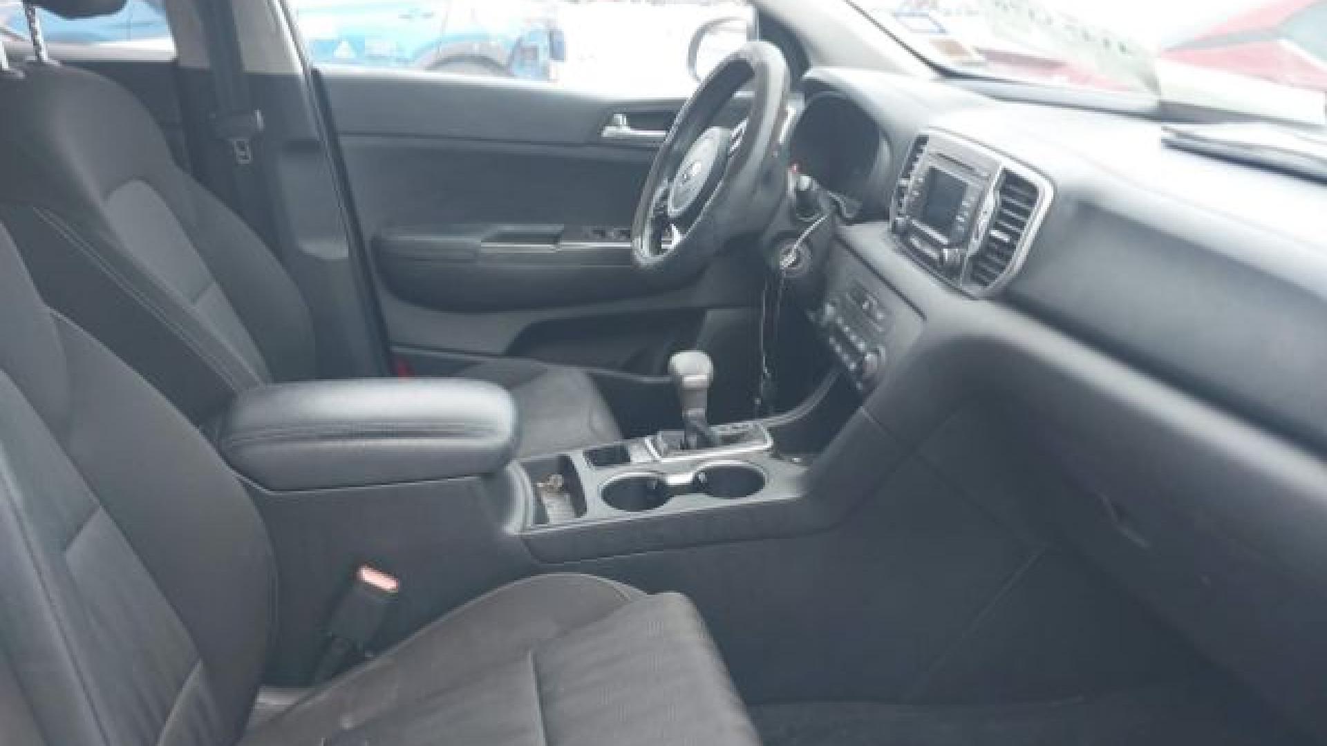 Kia - Sportage - 2017 - Grey - 41453376