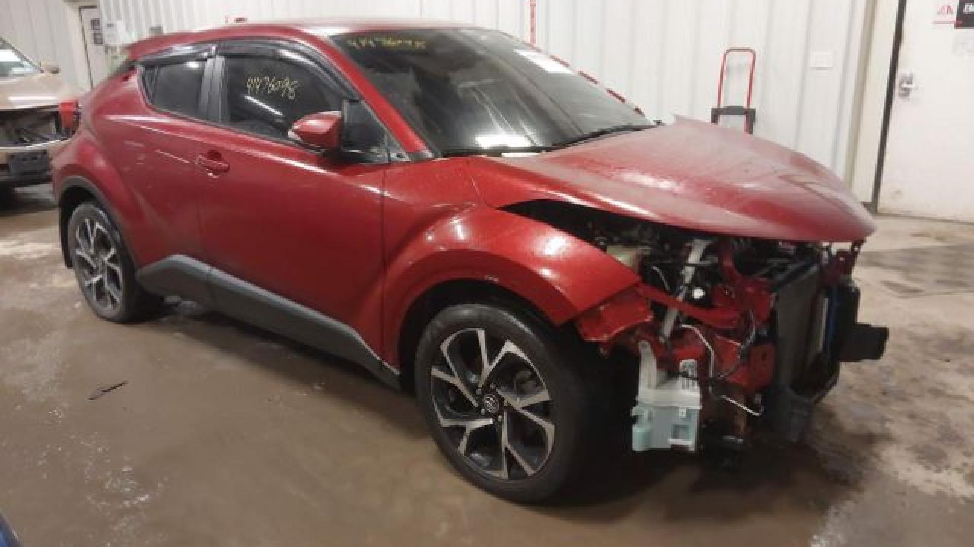 Toyota  - C-Hr  - 2018 - Red - 41476098