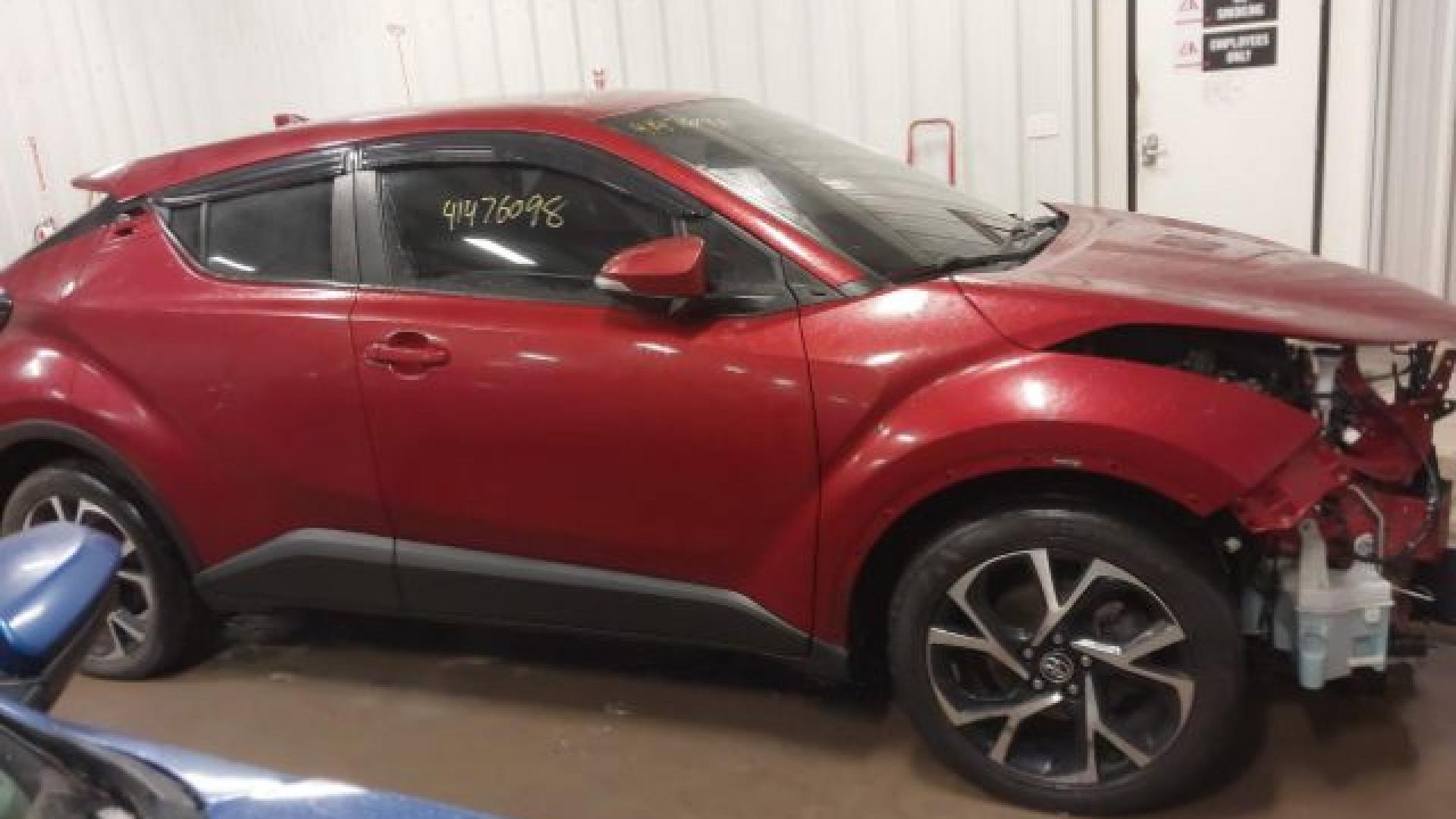 Toyota  - C-Hr  - 2018 - Red - 41476098
