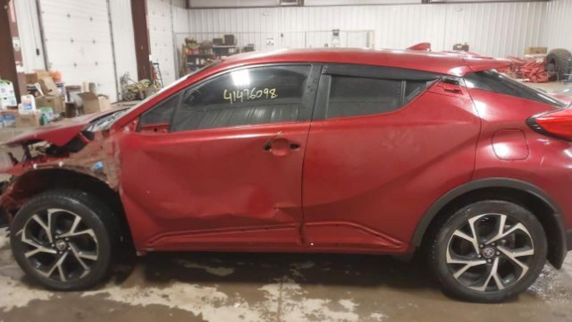 Toyota  - C-Hr  - 2018 - Red - 41476098