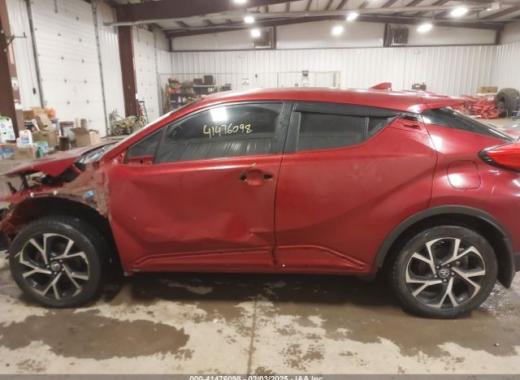 Toyota  - C-Hr  - 2018 - Red - 41476098