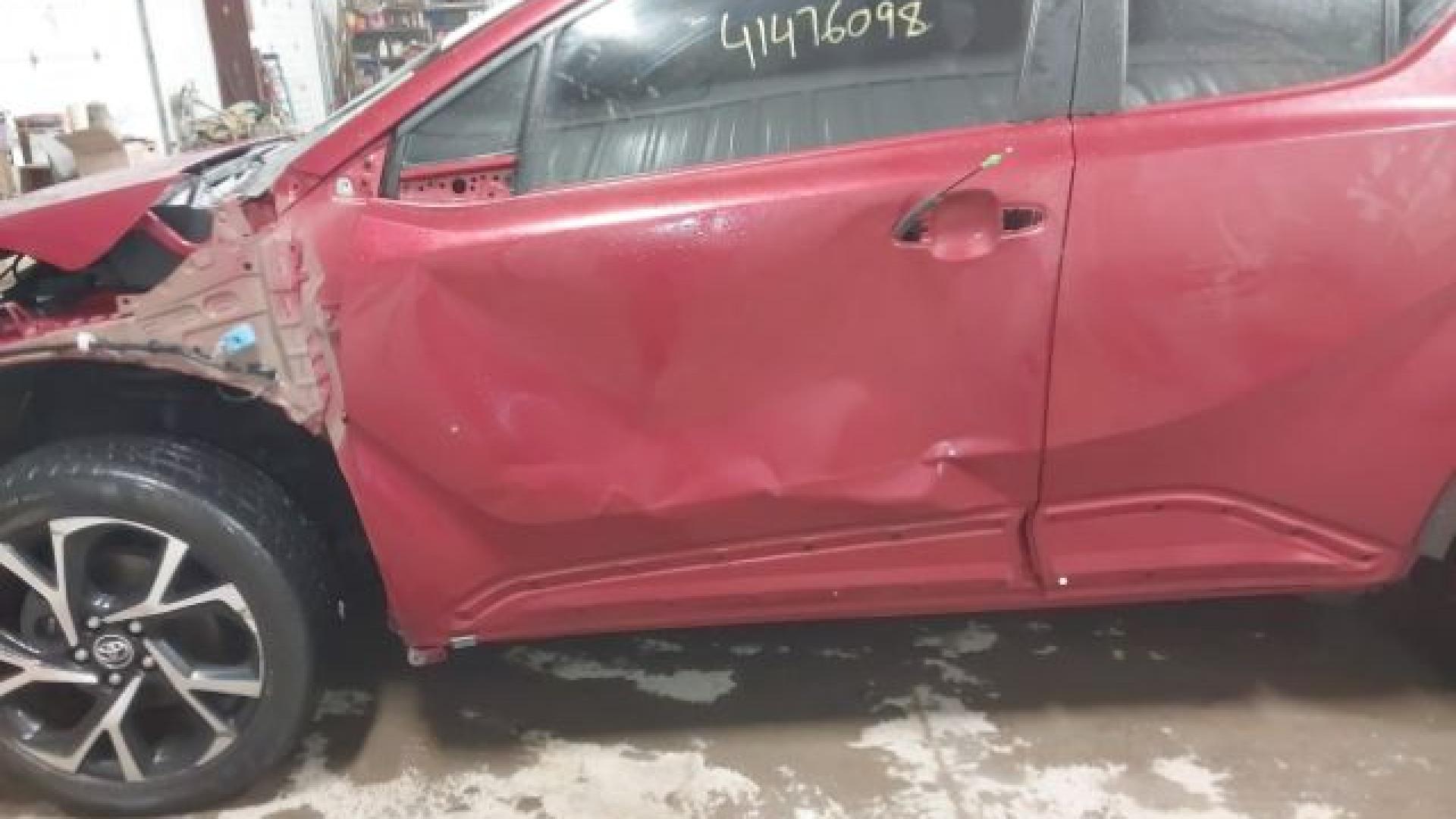 Toyota  - C-Hr  - 2018 - Red - 41476098