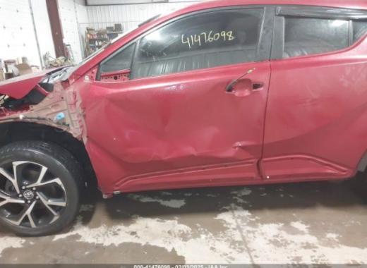 Toyota  - C-Hr  - 2018 - Red - 41476098