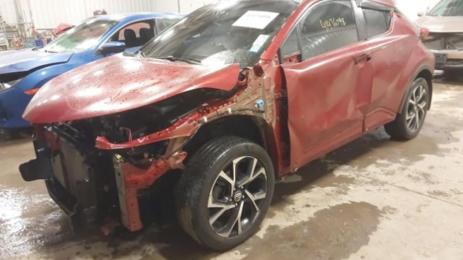 Toyota  - C-Hr  - 2018 - Red - 41476098