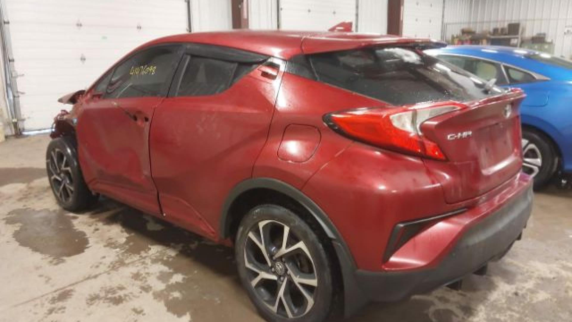 Toyota  - C-Hr  - 2018 - Red - 41476098