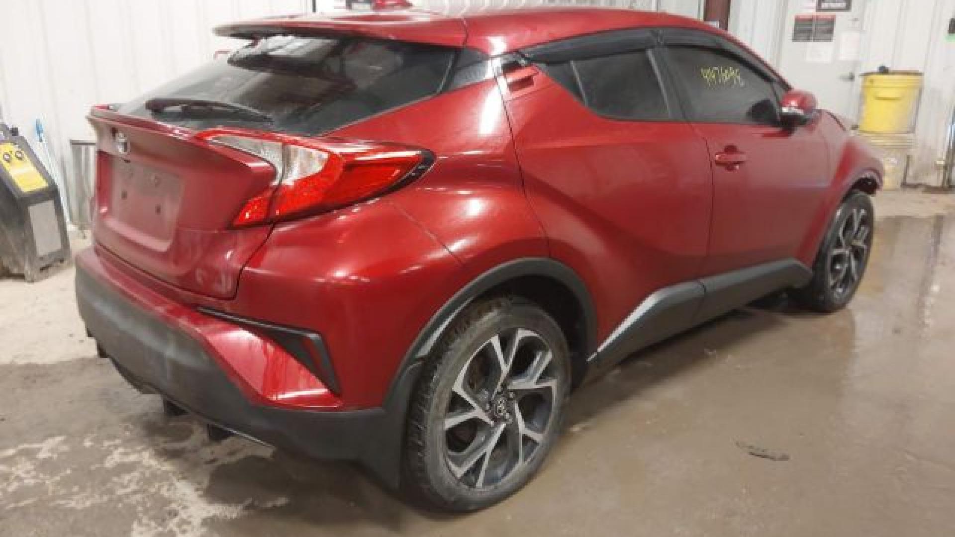 Toyota  - C-Hr  - 2018 - Red - 41476098
