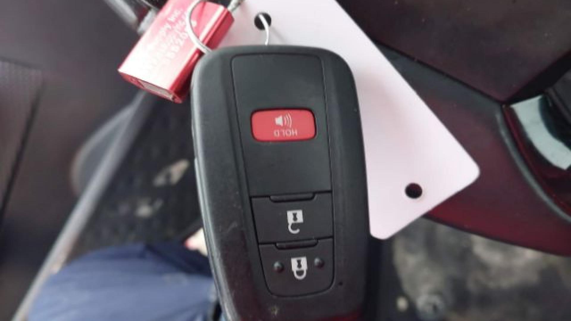 Toyota  - C-Hr  - 2018 - Blue Gitan - 41486359