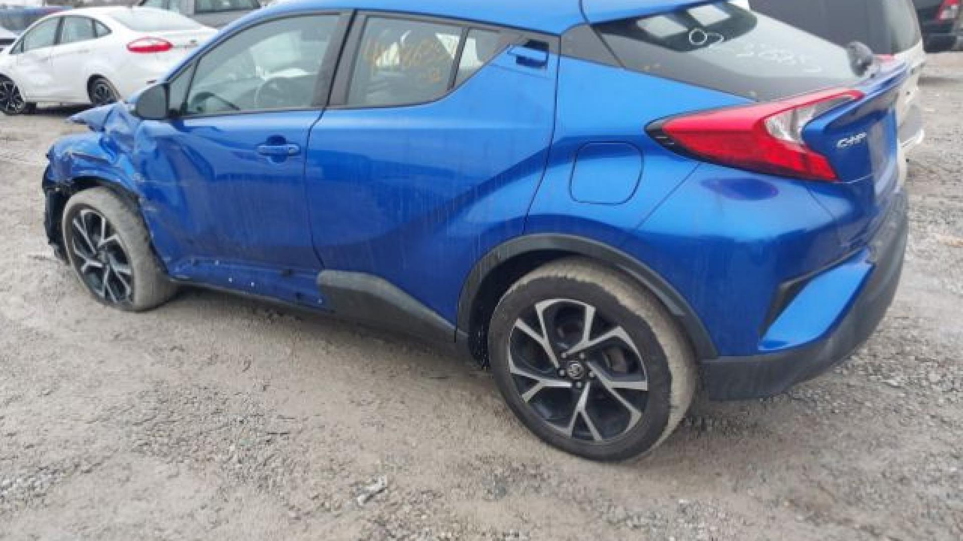 Toyota  - C-Hr  - 2018 - Blue Gitan - 41486359