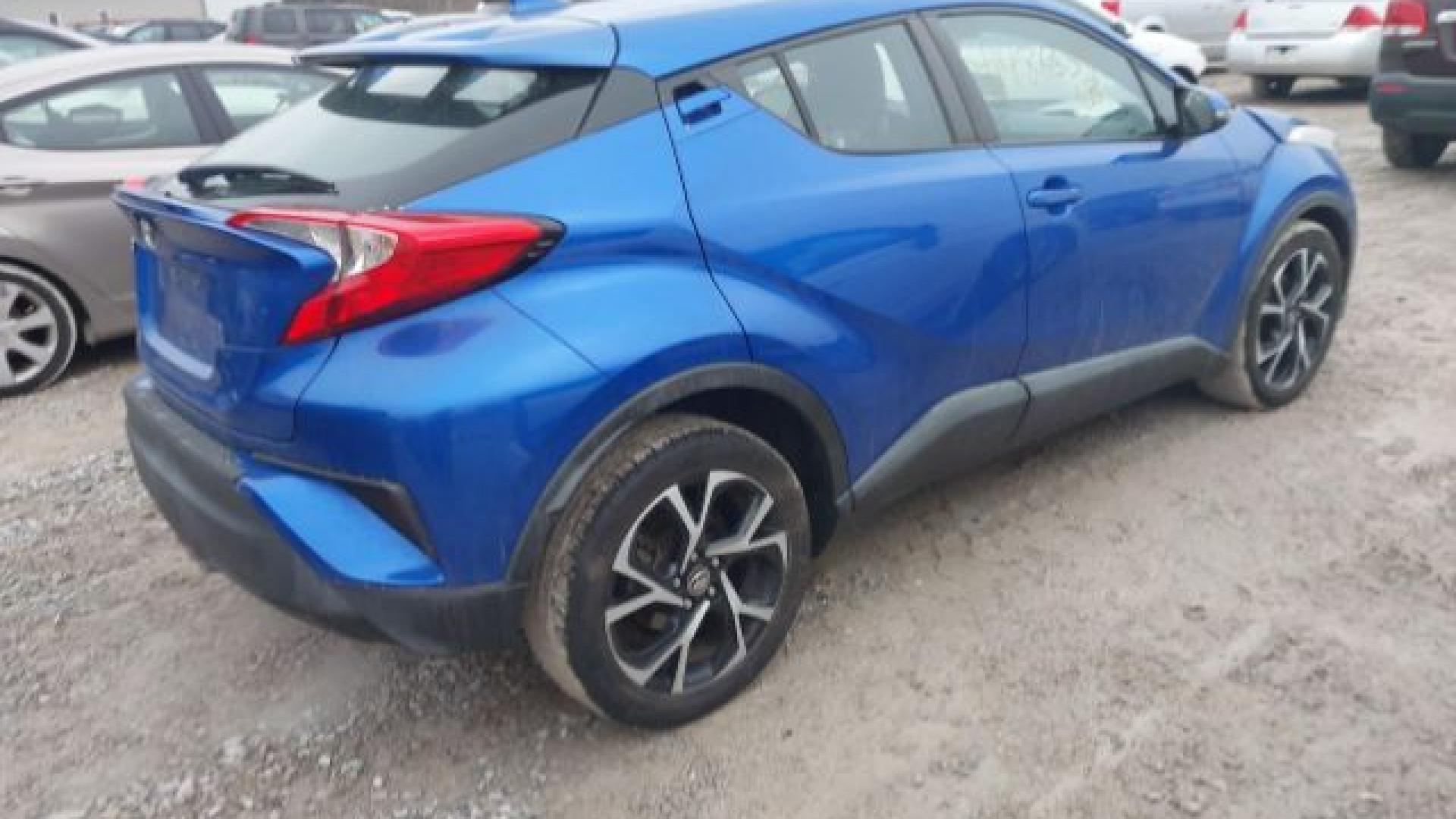 Toyota  - C-Hr  - 2018 - Blue Gitan - 41486359
