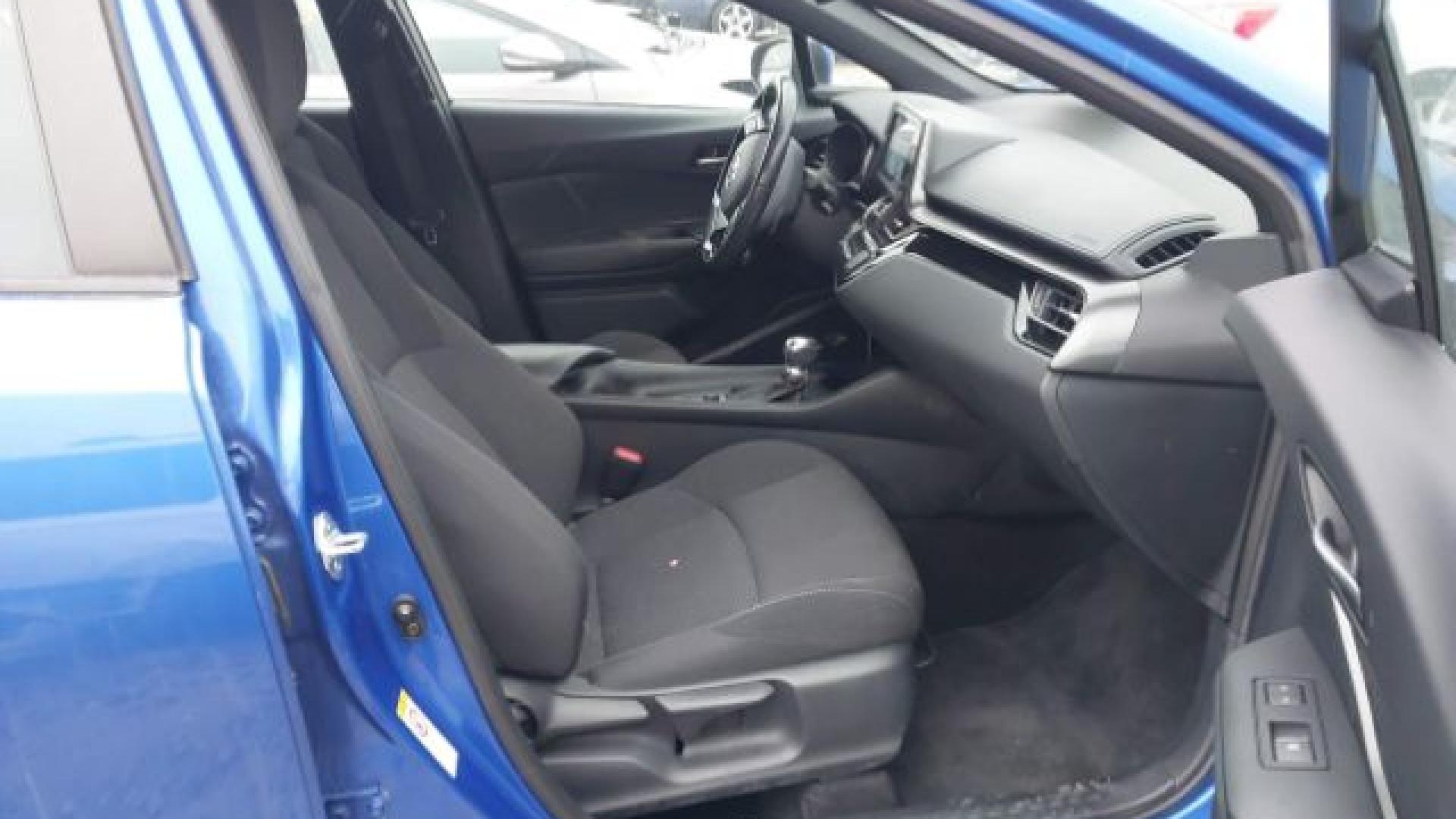 Toyota  - C-Hr  - 2018 - Blue Gitan - 41486359
