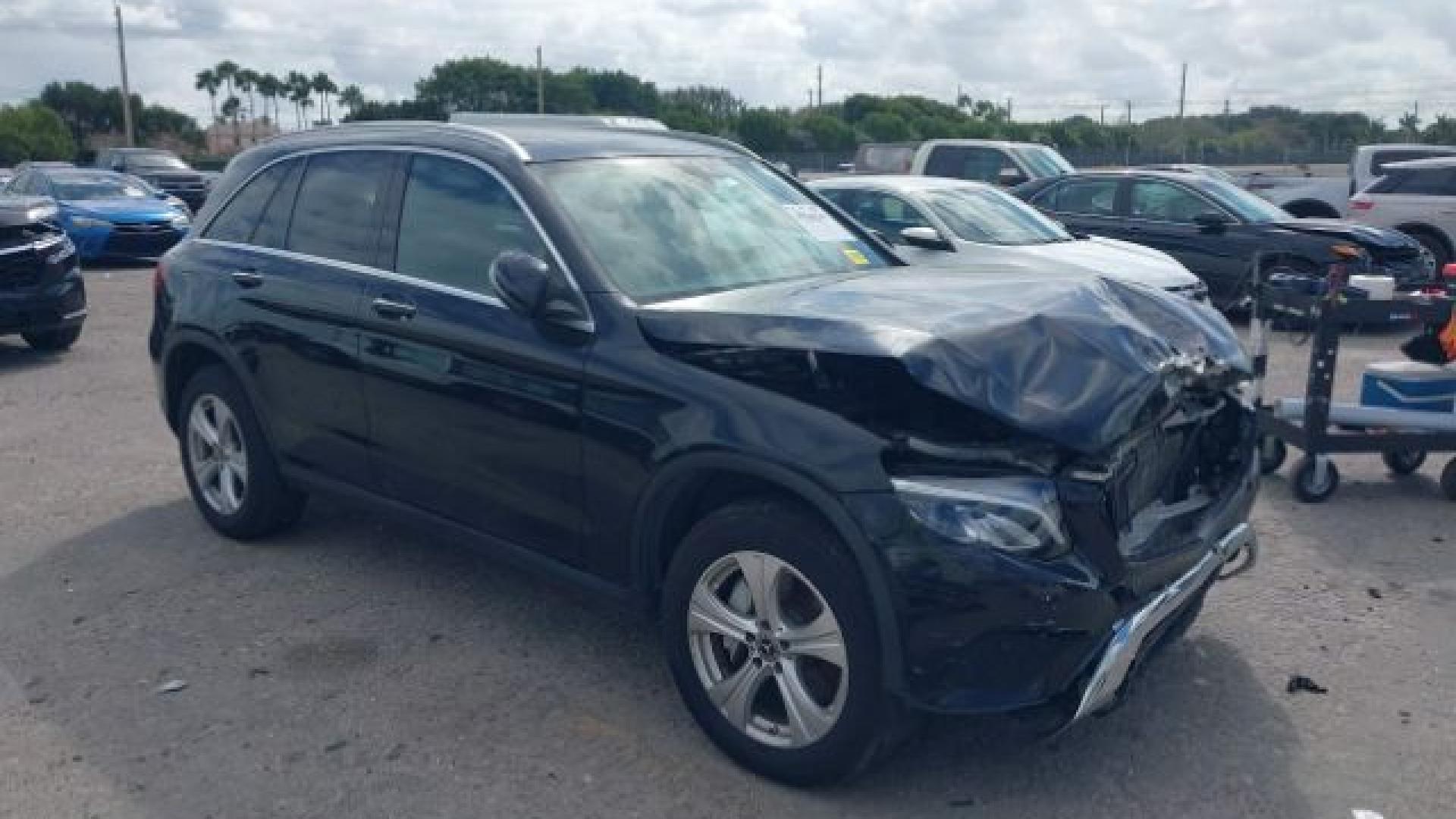 Mercedes - Glc300 - 2018 - Black - 41541541