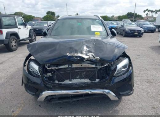 Mercedes - Glc300 - 2018 - Black - 41541541