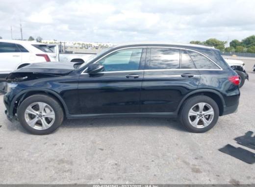 Mercedes - Glc300 - 2018 - Black - 41541541