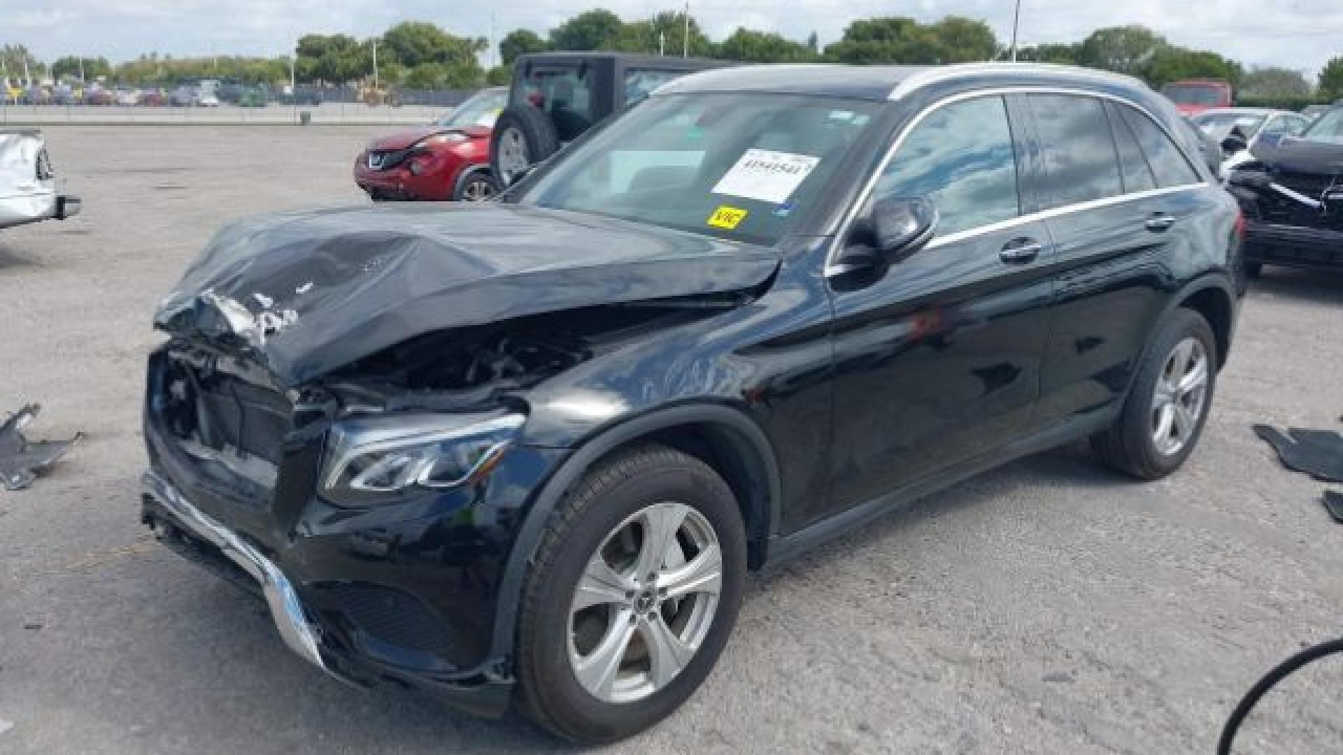 Mercedes - Glc300 - 2018 - Black - 41541541