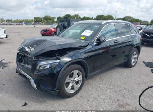 Mercedes - Glc300 - 2018 - Black - 41541541