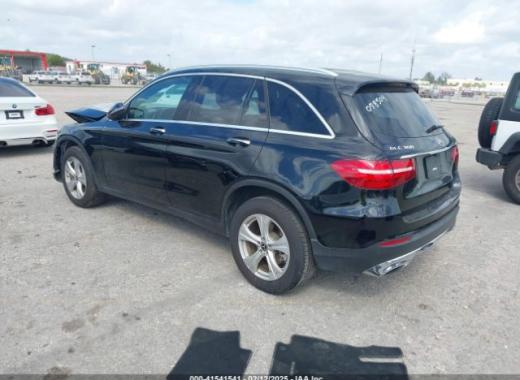 Mercedes - Glc300 - 2018 - Black - 41541541