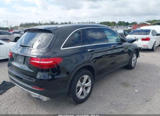 Mercedes - Glc300 - 2018 - Black - 41541541