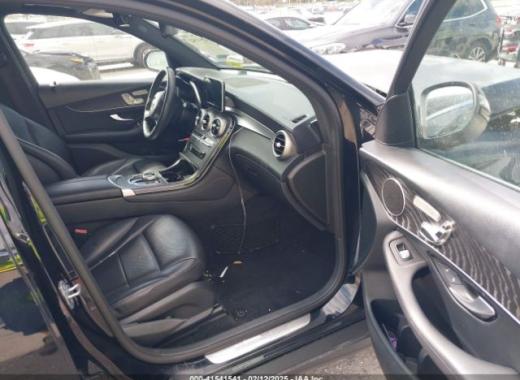 Mercedes - Glc300 - 2018 - Black - 41541541