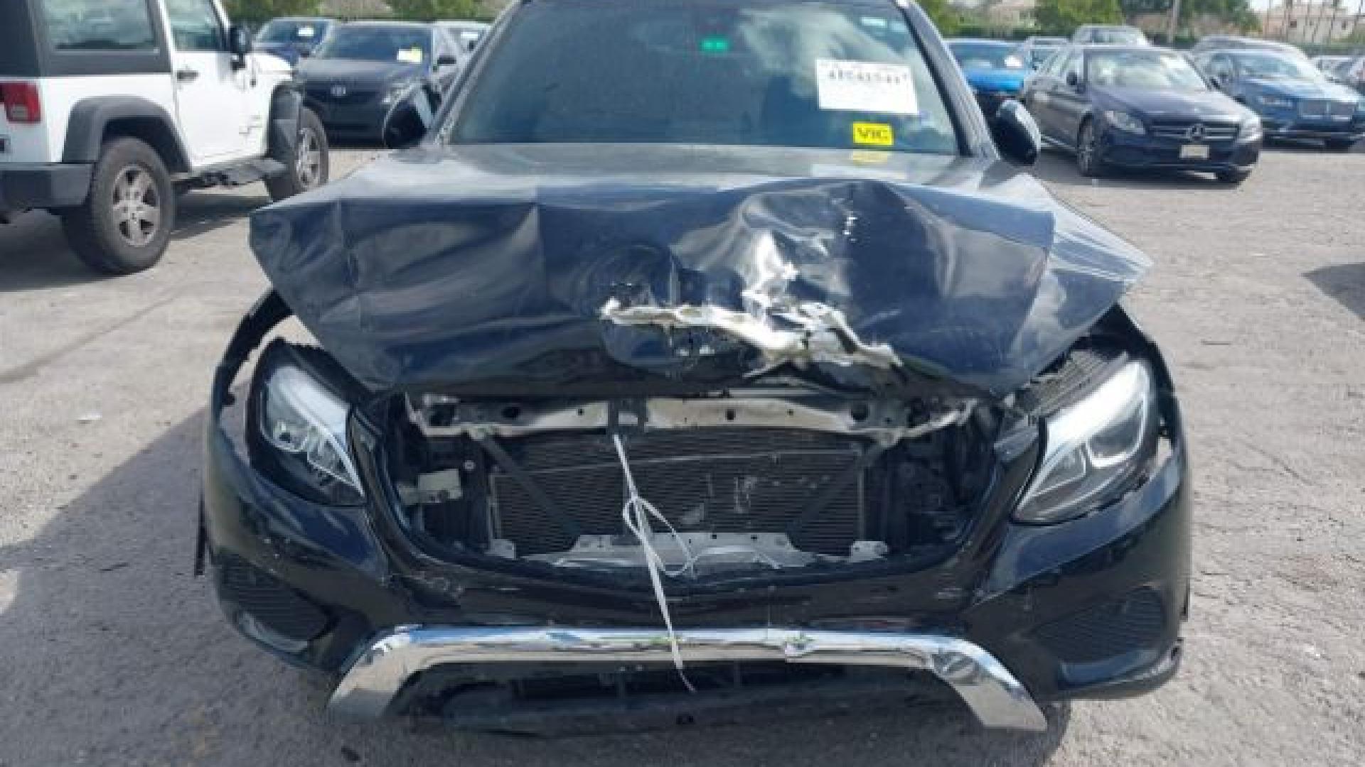 Mercedes - Glc300 - 2018 - Black - 41541541