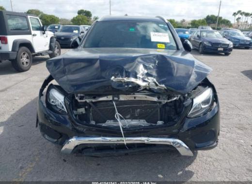 Mercedes - Glc300 - 2018 - Black - 41541541