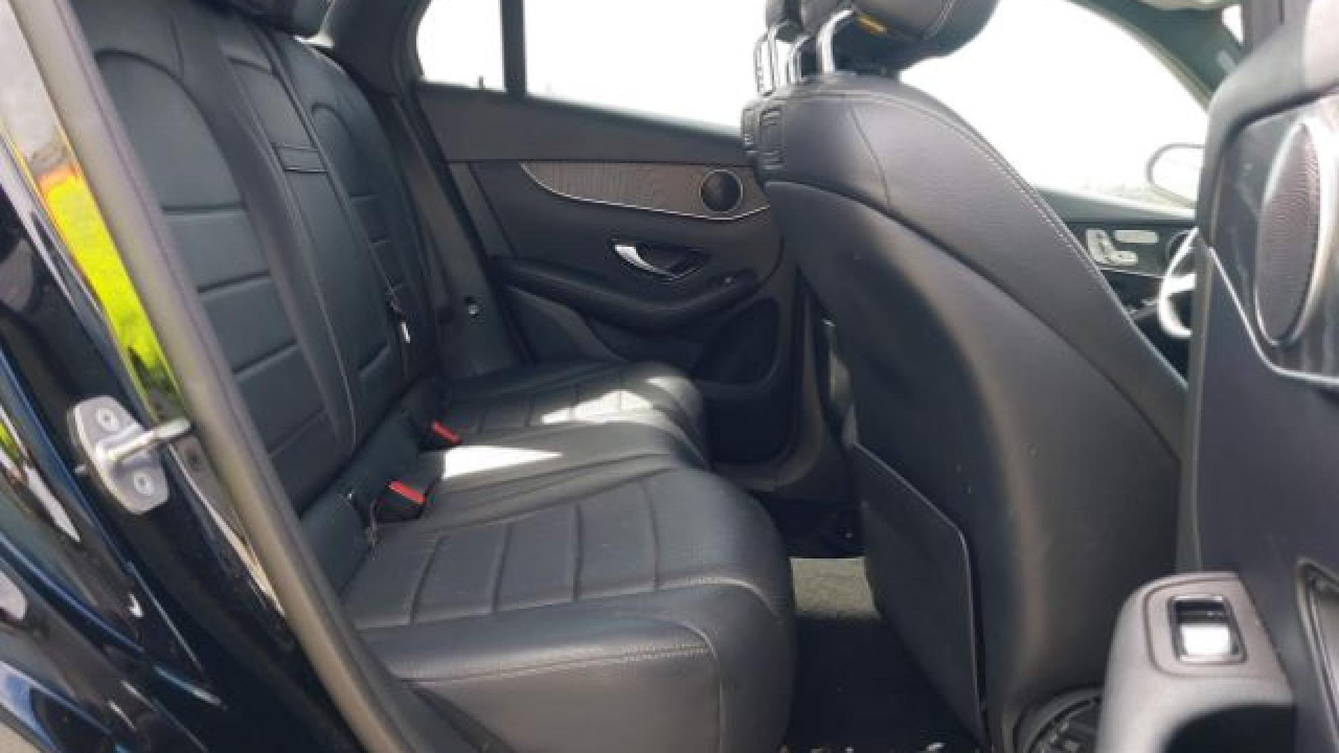 Mercedes - Glc300 - 2018 - Black - 41541541