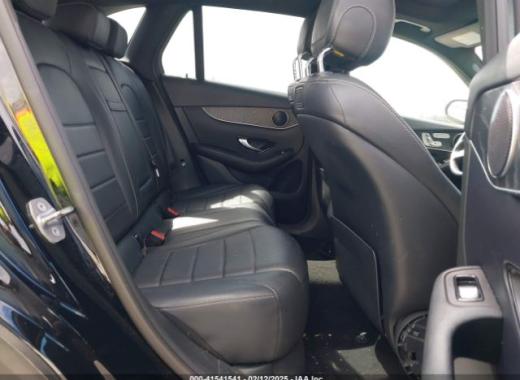 Mercedes - Glc300 - 2018 - Black - 41541541