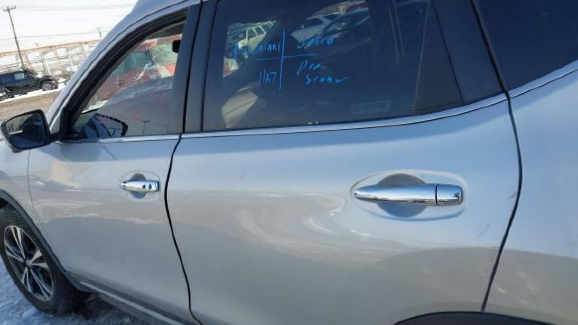 Nissan  - Rogue - 2018 - Silver - 41556251