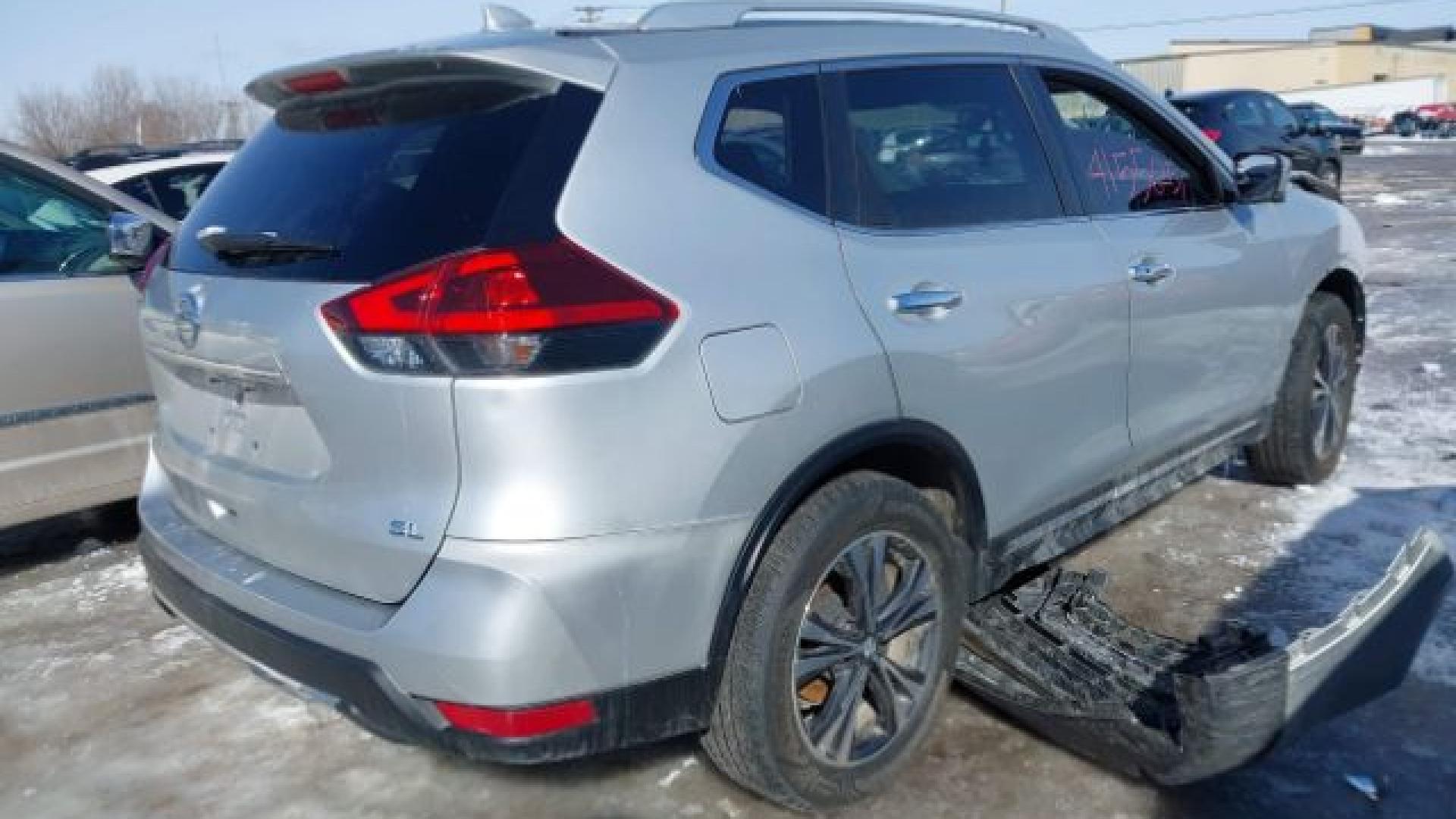 Nissan  - Rogue - 2018 - Silver - 41556251