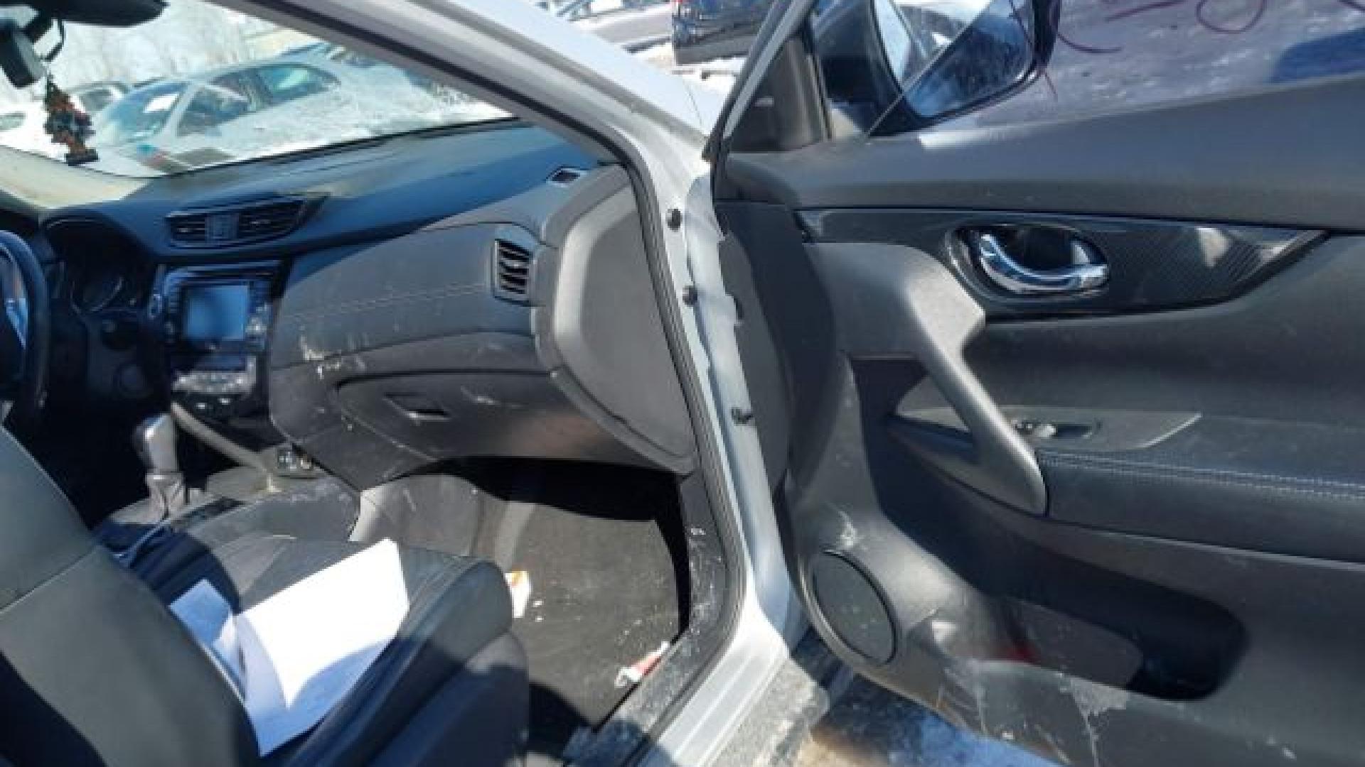 Nissan  - Rogue - 2018 - Silver - 41556251