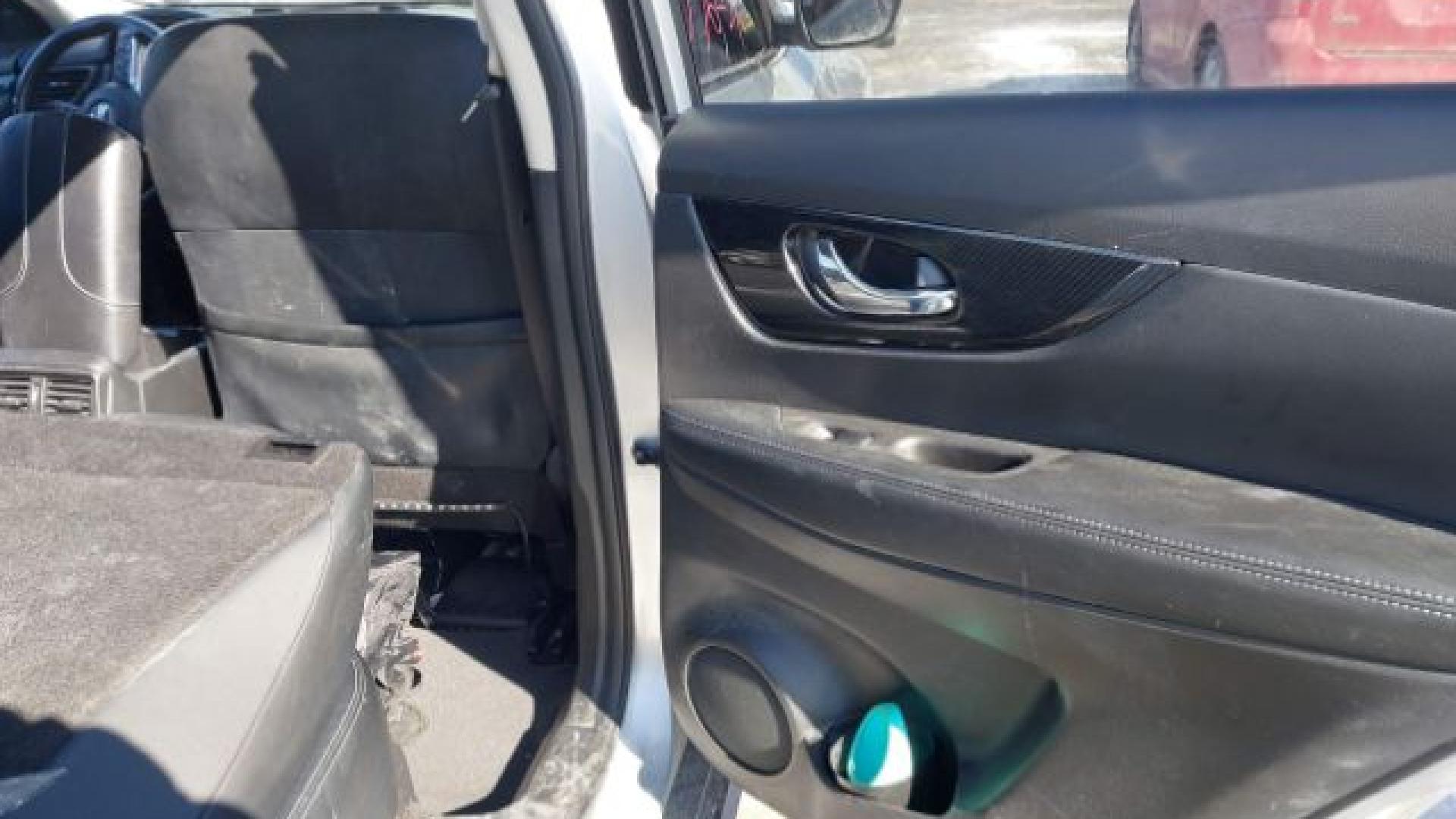 Nissan  - Rogue - 2018 - Silver - 41556251