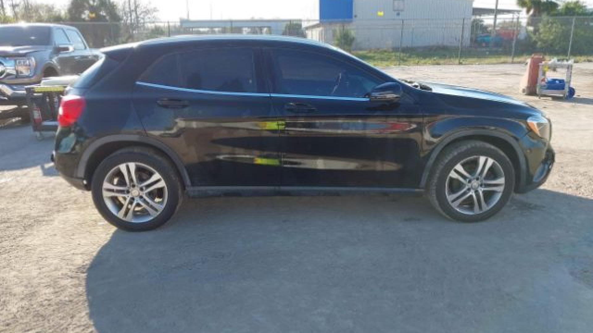 Mercedes - Gla250 - 2017 - Black - 41560243
