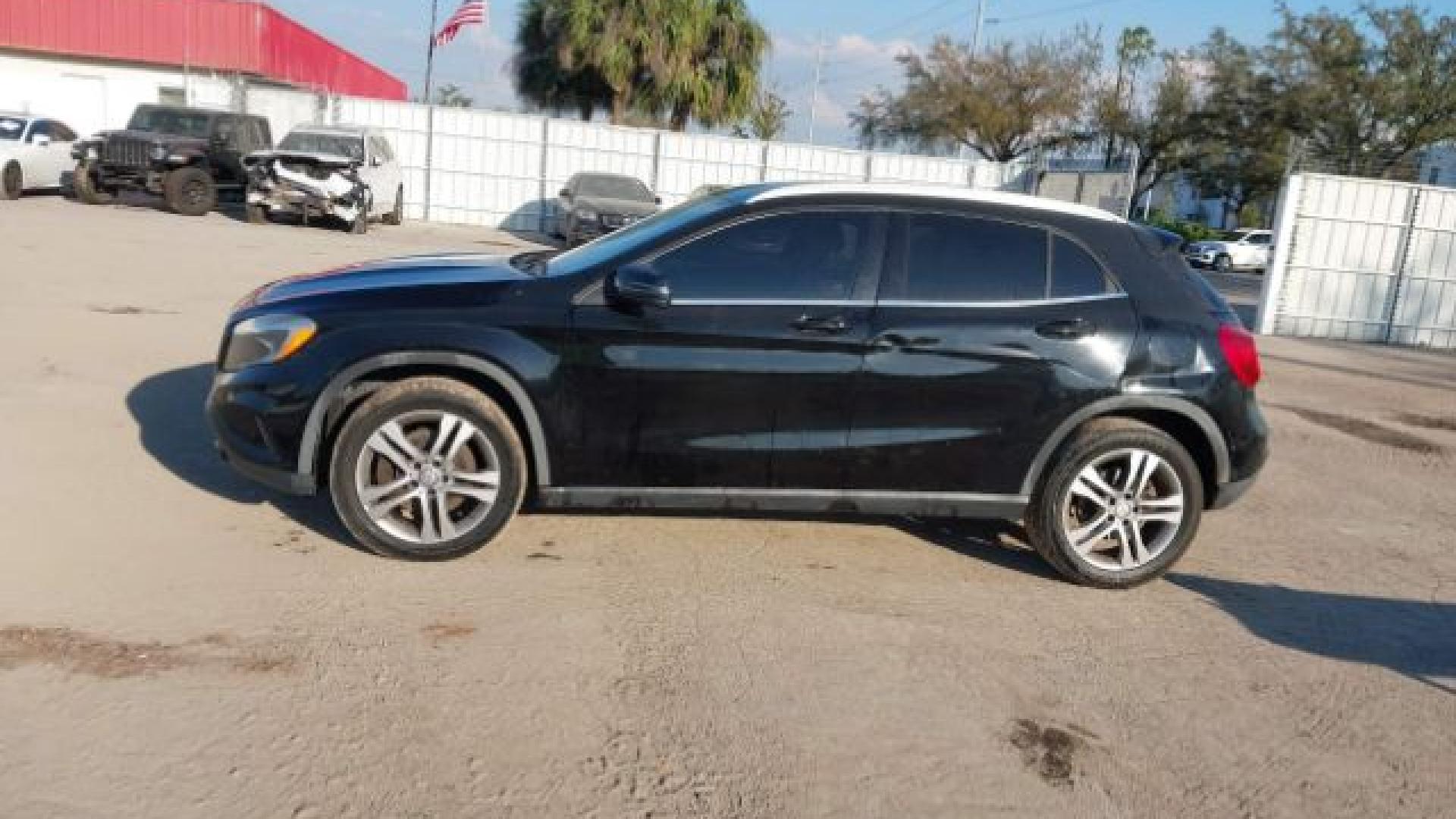 Mercedes - Gla250 - 2017 - Black - 41560243