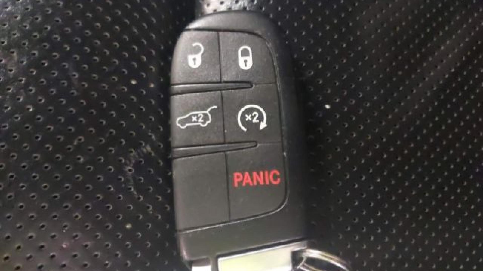 Jeep  - Grand Cherokee - 2017 - Silver - 41696828