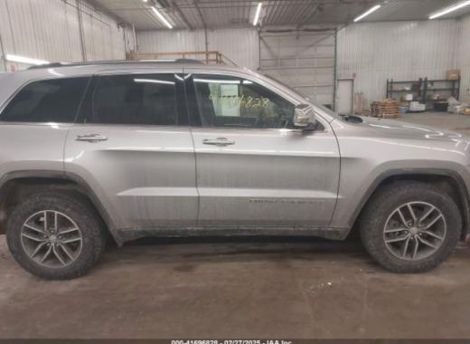 Jeep  - Grand Cherokee - 2017 - Silver - 41696828