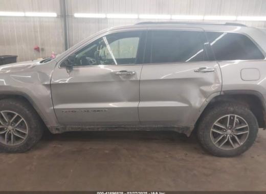 Jeep  - Grand Cherokee - 2017 - Silver - 41696828