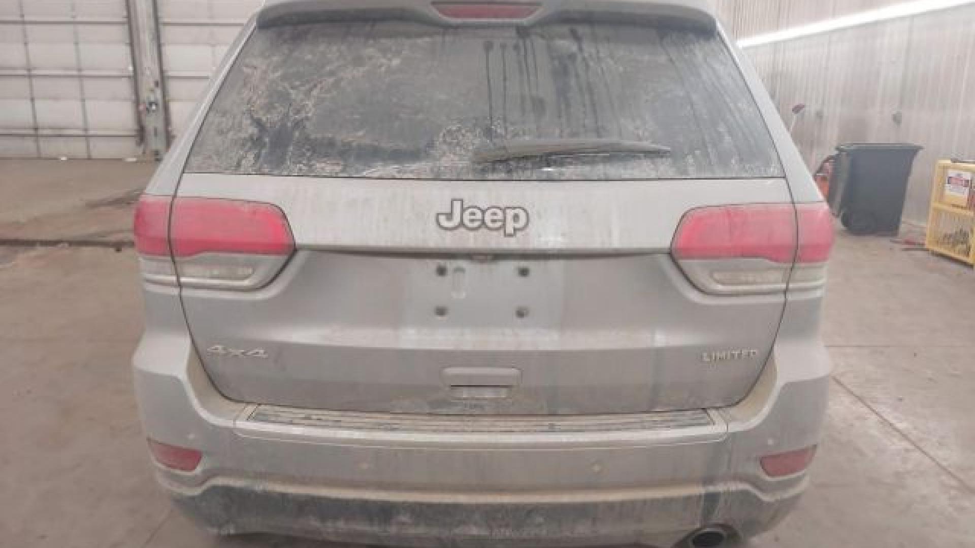 Jeep  - Grand Cherokee - 2017 - Silver - 41696828